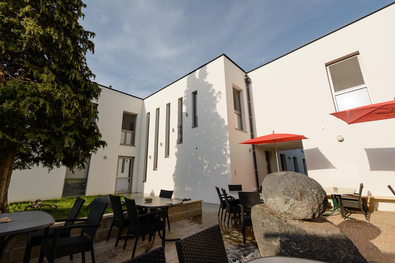Dorfmeister Business Hotel B&B Weikersdorf am Steinfelde Экстерьер фото