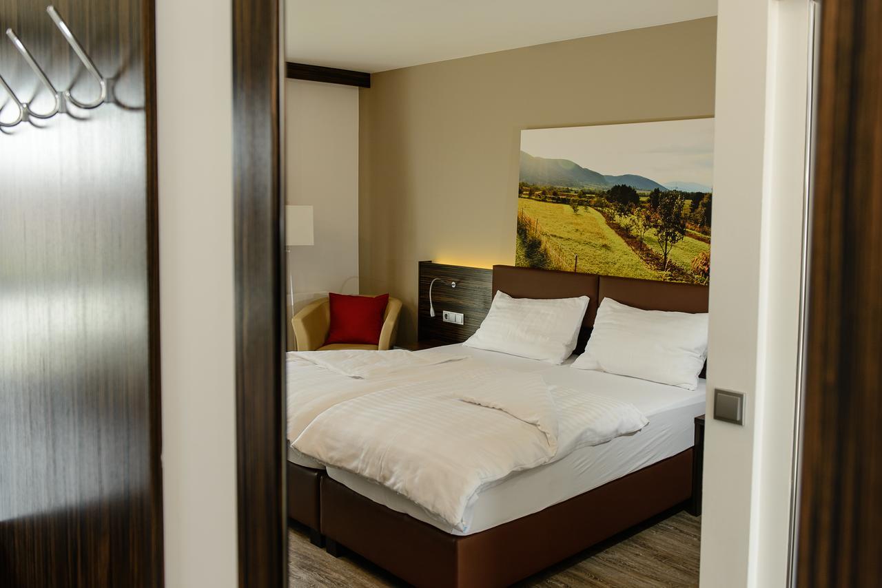 Dorfmeister Business Hotel B&B Weikersdorf am Steinfelde Номер фото