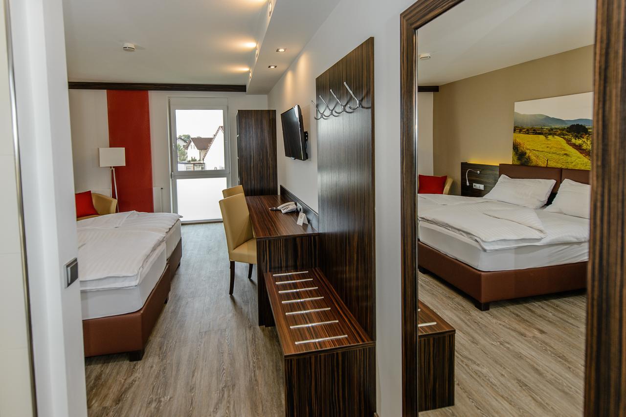 Dorfmeister Business Hotel B&B Weikersdorf am Steinfelde Номер фото
